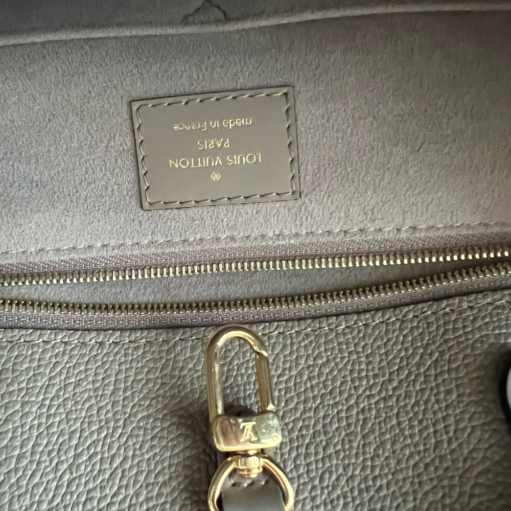 Onthego MM new, never carried - just tried on. Comes with dust bag and tags